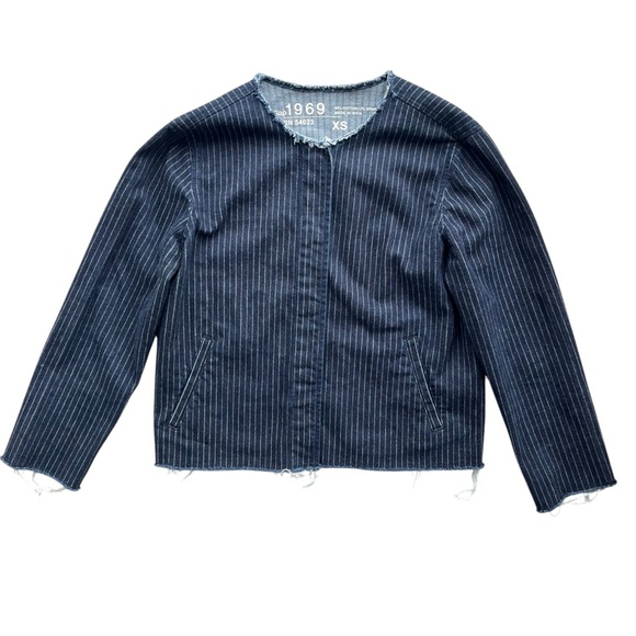 GAP Womens XS Dark Wash Denim Ticking Stripe Collarless Raw Hem Crop Jean Jacket - Picture 1 of 16